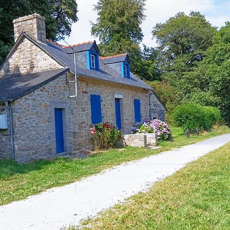 Chez Merlyn Locarn Екстериор снимка