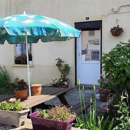 Chez Merlyn Locarn Екстериор снимка