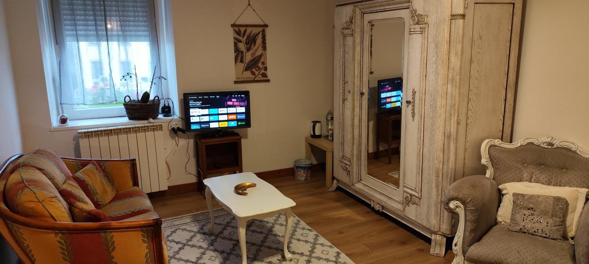 Chez Merlyn Locarn Екстериор снимка
